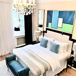 Mondrian Luxury & Market Square Iv 4* ורשה