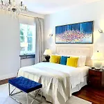 Mondrian Luxury & Market Square Iv 4* ורשה