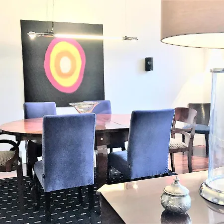 Mondrian Luxury & Market Square Iv Apartmanhotel 4*