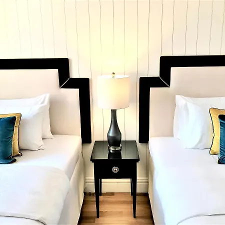 Hotel apartamentowy Mondrian Luxury & Market Square Iv 4*