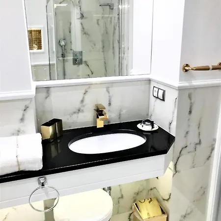 Mondrian Luxury & Market Square Iv Apartmanhotel