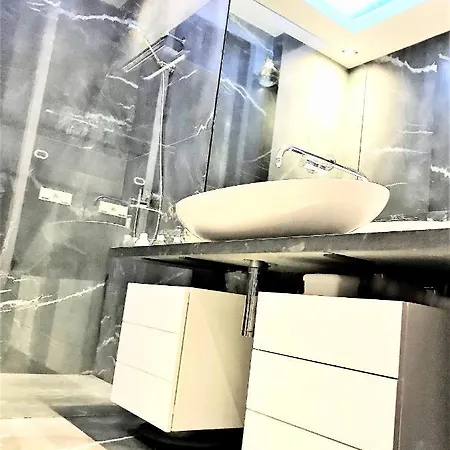 Hotel apartamentowy Mondrian Luxury & Market Square Iv 4*