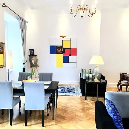 Mondrian Luxury & Market Square Iv Apartmanhotel