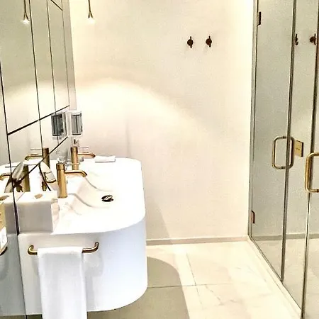 Hotel apartamentowy Mondrian Luxury & Market Square Iv