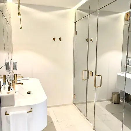 Mondrian Luxury & Market Square Iv