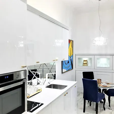 Mondrian Luxury & Market Square Iv 4*