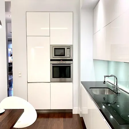 Mondrian Luxury & Market Square Iv Apartmanhotel Varsó