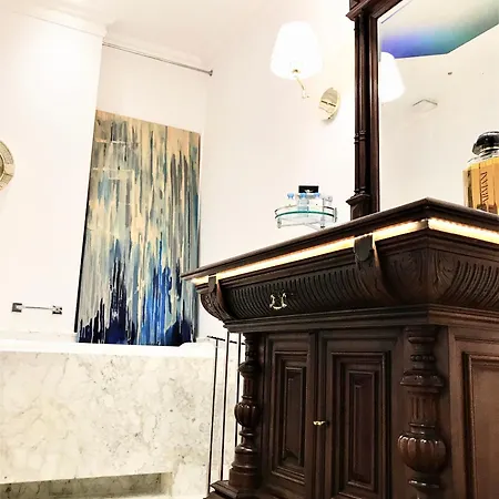 Apartmanhotel Mondrian Luxury & Market Square Iv