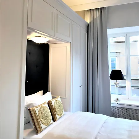 Mondrian Luxury & Market Square Iv