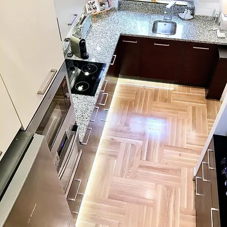 Ξενοδοχείο με διαμερίσματα Mondrian Luxury & Market Square Iv Βαρσοβία