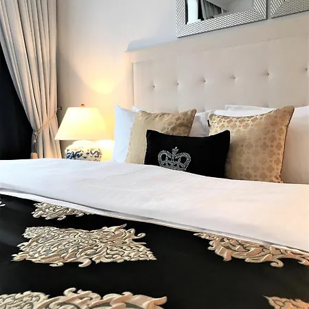 Apartmanhotel Mondrian Luxury & Market Square Iv 4*