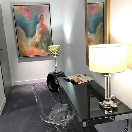 Mondrian Luxury & Market Square Iv Apartmanhotel Varsó