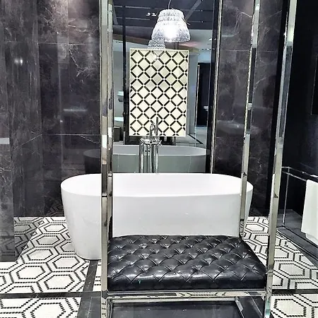 Mondrian Luxury & Market Square Iv