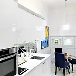 Mondrian Luxury Suites&apartments Market Square Iv 4*