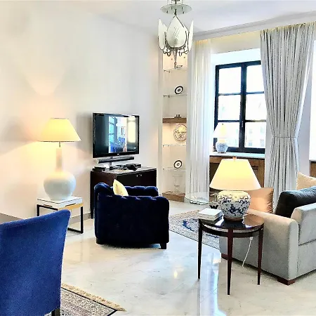 Mondrian Luxury & Market Square Iv Aparthotel 4*