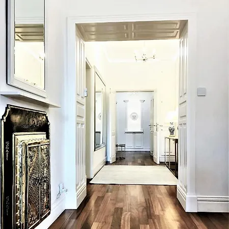 Mondrian Luxury & Market Square Iv