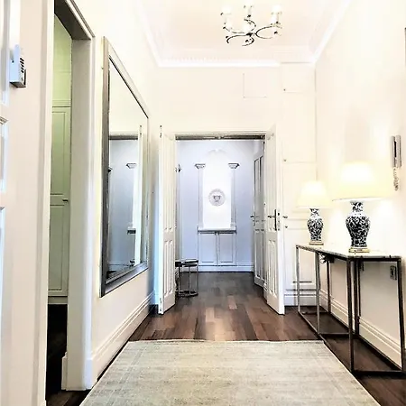 Mondrian Luxury & Market Square Iv