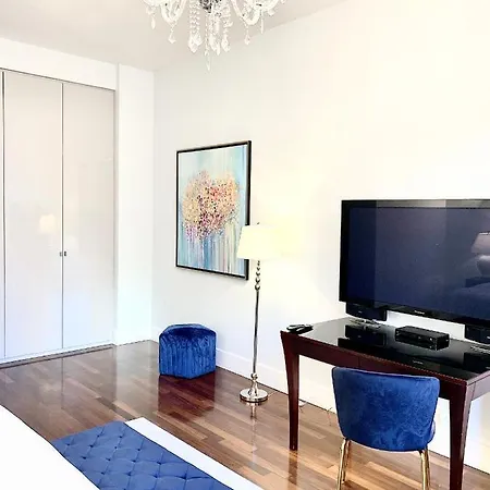 Mondrian Luxury & Market Square Iv 4* Varsóvia