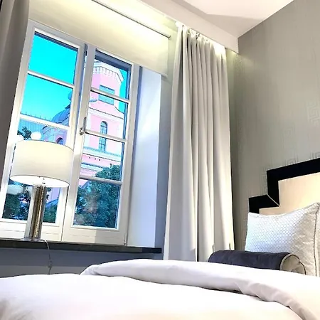 Mondrian Luxury & Market Square Iv Aparthotel 4*