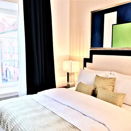 Mondrian Luxury & Market Square Iv Apart Otel