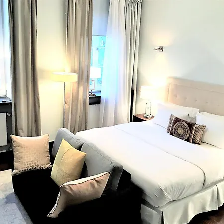 Apart Otel Mondrian Luxury & Market Square Iv Varşova