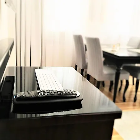 Mondrian Luxury & Market Square Iv 바르샤바