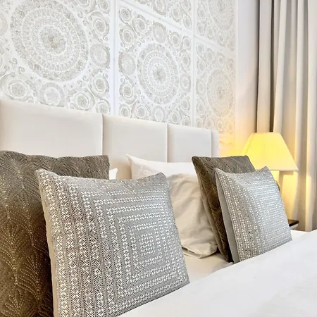 Mondrian Luxury & Market Square Iv Aparthotel Varšava