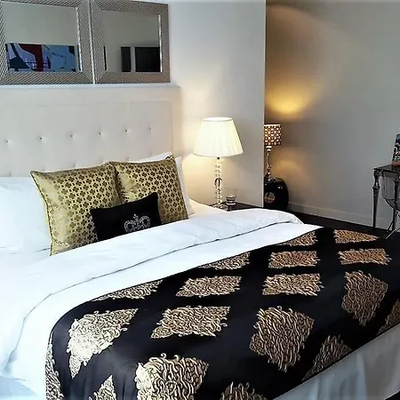 Mondrian Luxury & Market Square Iv 4* Warsaw