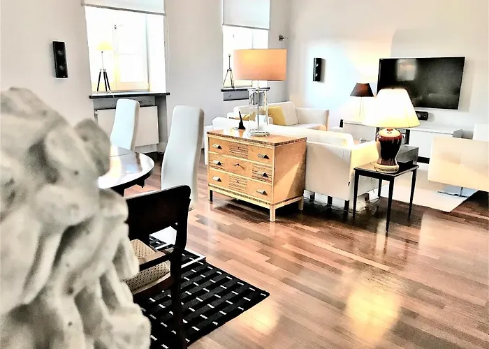 Mondrian Luxury & Market Square Iv Hotel apartamentowy 4*