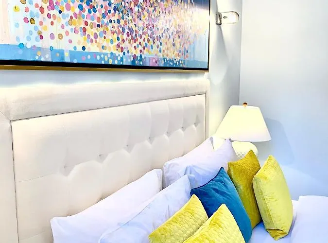 Mondrian Luxury & Market Square Iv 4* Warsaw