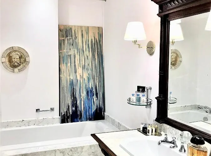 Mondrian Luxury & Market Square Iv 4* Warsaw