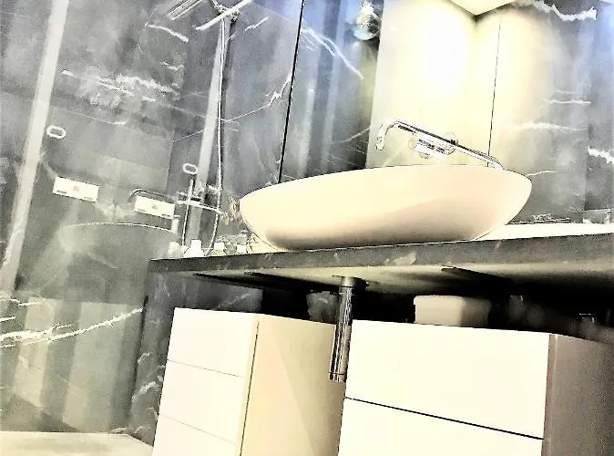 Aparthotel Mondrian Luxury & Market Square Iv 4*