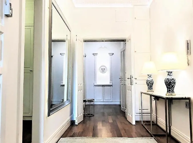 Mondrian Luxury & Market Square Iv