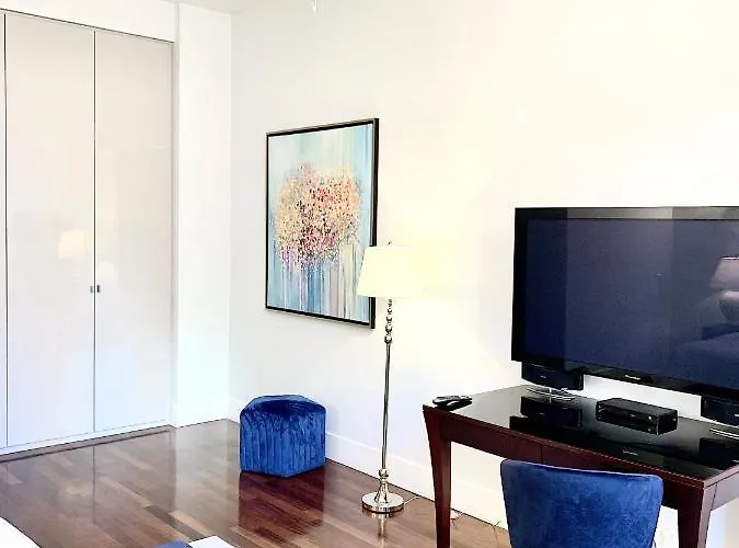 Mondrian Luxury & Market Square Iv 4* Warszawa