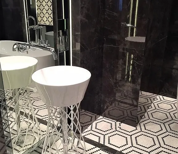 Mondrian Luxury & Market Square Iv Aparthotel