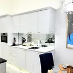 Aparthotel Mondrian Luxury & Market Square Iv 4*