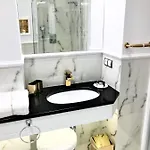 Mondrian Luxury & Market Square Iv Aparthotel