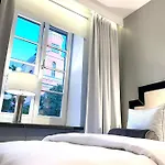 Mondrian Luxury & Market Square Iv Aparthotel 4*