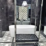 Mondrian Luxury & Market Square Iv