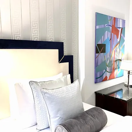 Mondrian Luxury & Market Square Iv