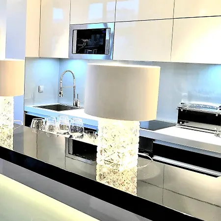 Aparthotel Mondrian Luxury & Market Square Iv Warsaw