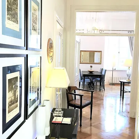 Mondrian Luxury & Market Square Iv Aparthotel Warsaw