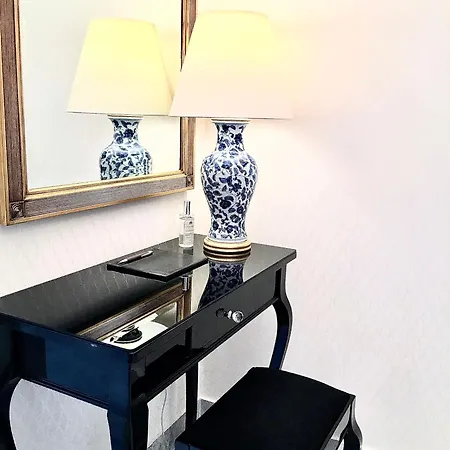 Mondrian Luxury & Market Square Iv Aparthotel Warsaw