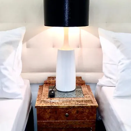 Mondrian Luxury & Market Square Iv Aparthotel *