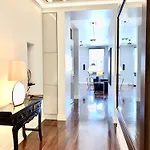 Mondrian Luxury & Market Square Iv Aparthotel 4*
