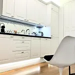 Mondrian Luxury & Market Square Iv Warschau