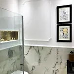 Mondrian Luxury & Market Square Iv Aparthotel