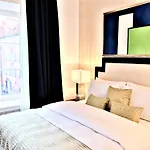 Mondrian Luxury & Market Square Iv Aparthotel