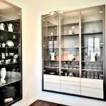 Aparthotel Mondrian Luxury & Market Square Iv