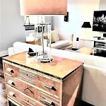 Aparthotel Mondrian Luxury & Market Square Iv Warschau